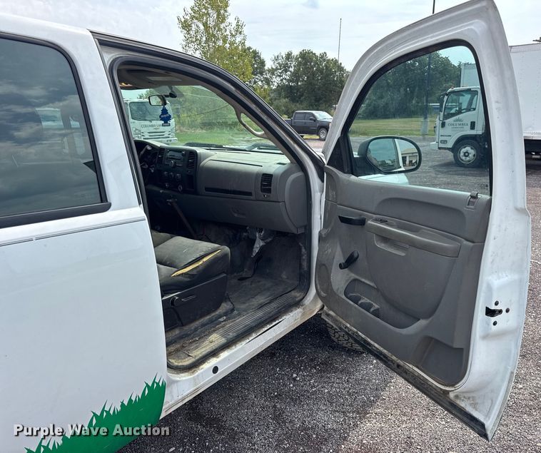 image for item EH7450 2014 Chevrolet Silverado 2500HD Crew Cab pickup truck