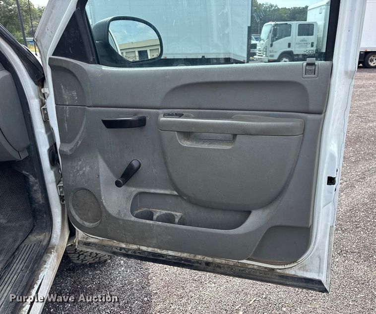 image for item EH7450 2014 Chevrolet Silverado 2500HD Crew Cab pickup truck