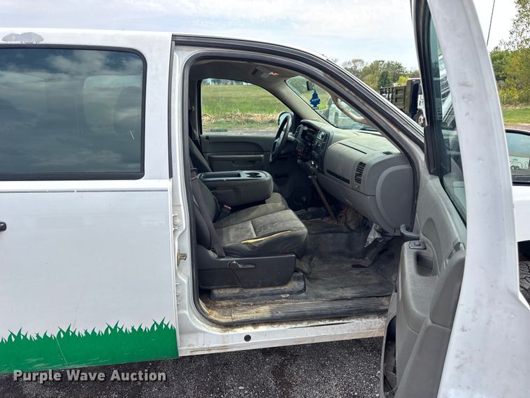 image for item EH7450 2014 Chevrolet Silverado 2500HD Crew Cab pickup truck