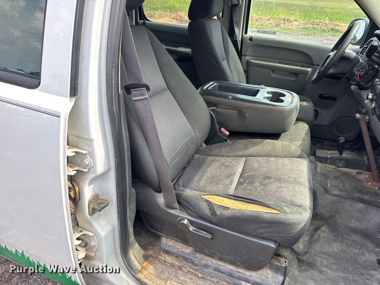 image for item EH7450 2014 Chevrolet Silverado 2500HD Crew Cab pickup truck