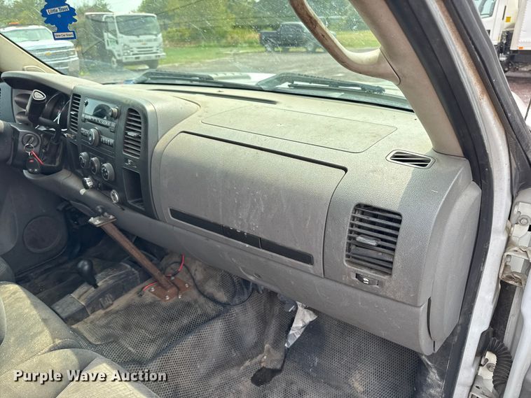 image for item EH7450 2014 Chevrolet Silverado 2500HD Crew Cab pickup truck