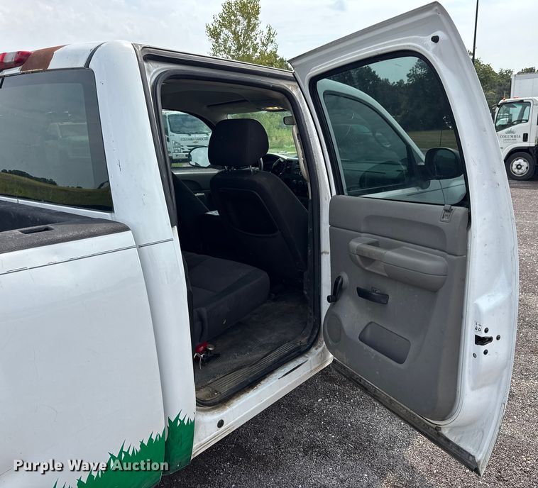 image for item EH7450 2014 Chevrolet Silverado 2500HD Crew Cab pickup truck