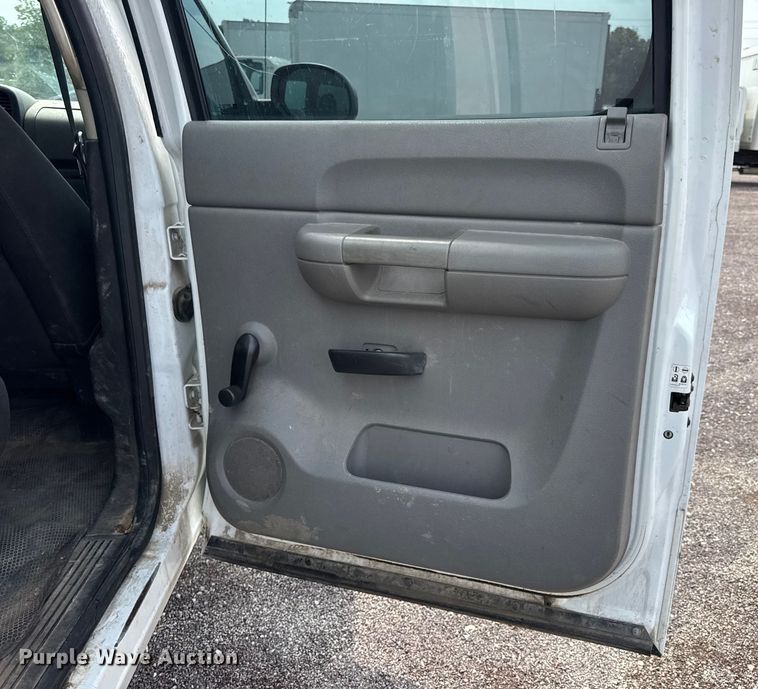 image for item EH7450 2014 Chevrolet Silverado 2500HD Crew Cab pickup truck