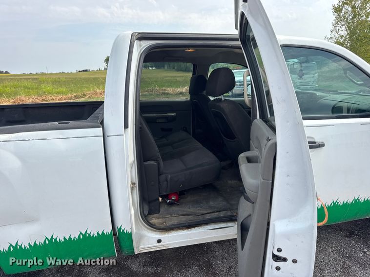 image for item EH7450 2014 Chevrolet Silverado 2500HD Crew Cab pickup truck