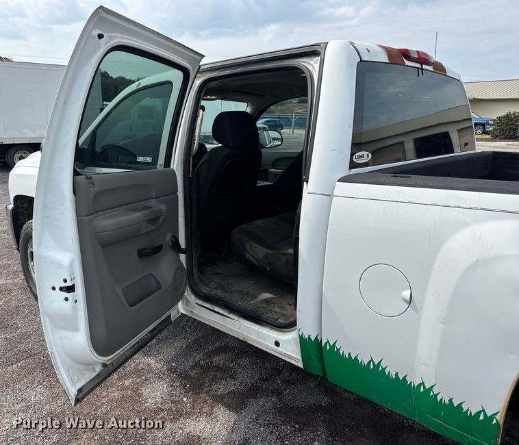 image for item EH7450 2014 Chevrolet Silverado 2500HD Crew Cab pickup truck