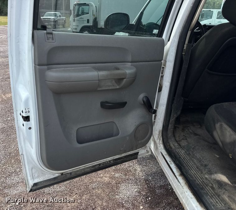 image for item EH7450 2014 Chevrolet Silverado 2500HD Crew Cab pickup truck