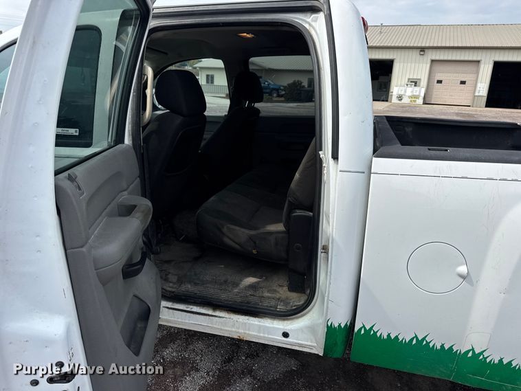 image for item EH7450 2014 Chevrolet Silverado 2500HD Crew Cab pickup truck