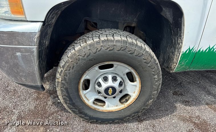 image for item EH7450 2014 Chevrolet Silverado 2500HD Crew Cab pickup truck