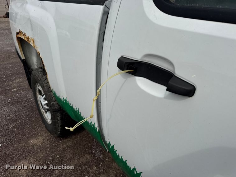 image for item EH7452 2014 Chevrolet Silverado 2500HD Crew Cab pickup truck