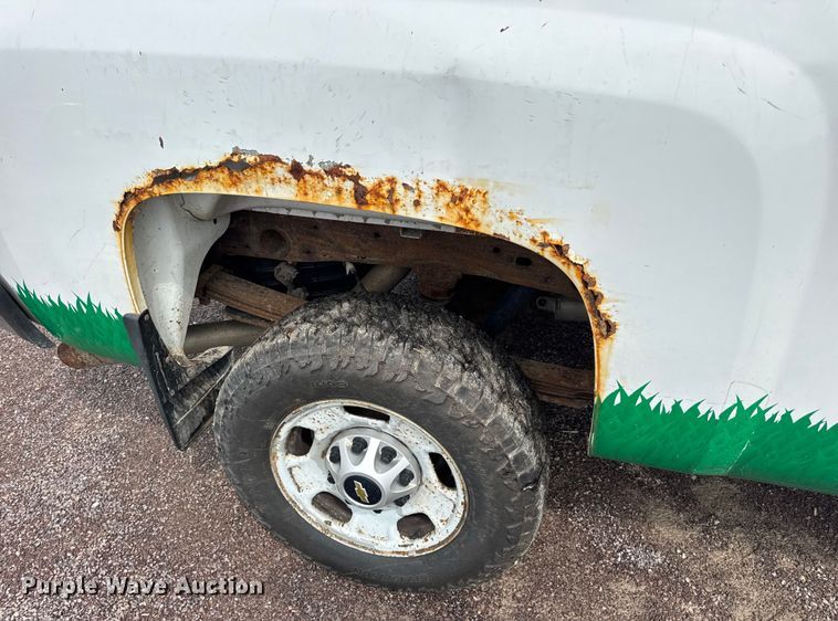 image for item EH7452 2014 Chevrolet Silverado 2500HD Crew Cab pickup truck