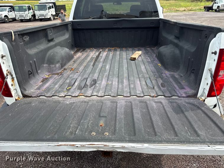 image for item EH7452 2014 Chevrolet Silverado 2500HD Crew Cab pickup truck