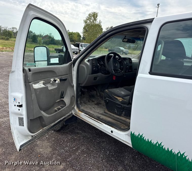 image for item EH7452 2014 Chevrolet Silverado 2500HD Crew Cab pickup truck