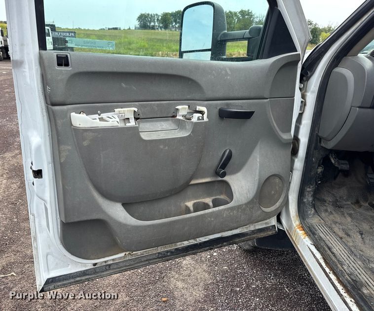 image for item EH7452 2014 Chevrolet Silverado 2500HD Crew Cab pickup truck