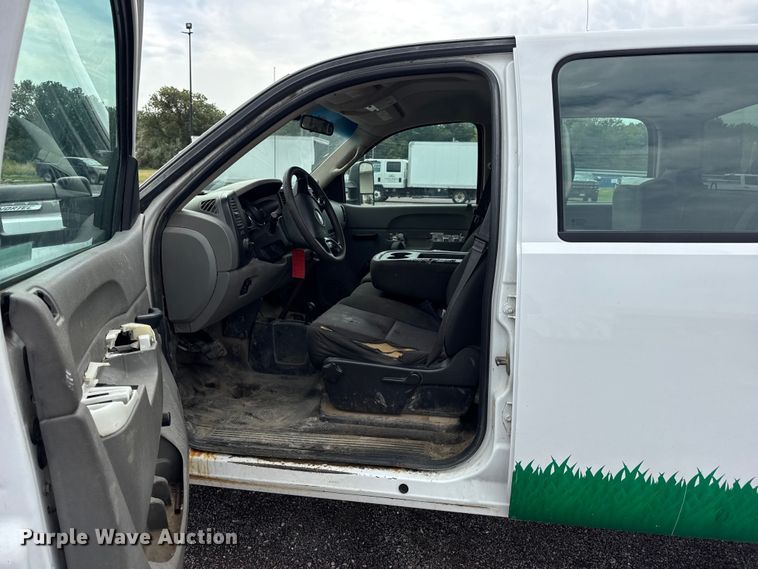 image for item EH7452 2014 Chevrolet Silverado 2500HD Crew Cab pickup truck