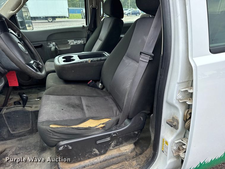 image for item EH7452 2014 Chevrolet Silverado 2500HD Crew Cab pickup truck