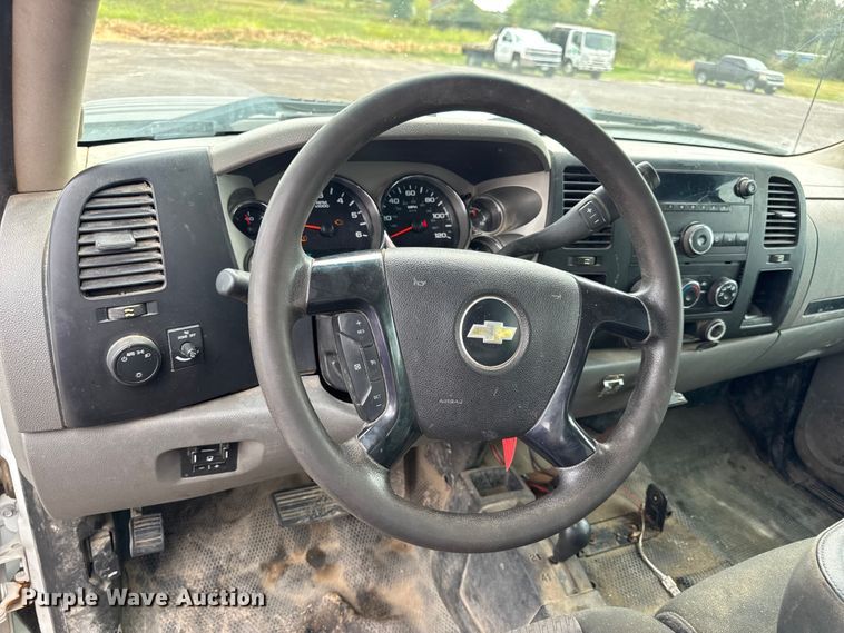 image for item EH7452 2014 Chevrolet Silverado 2500HD Crew Cab pickup truck