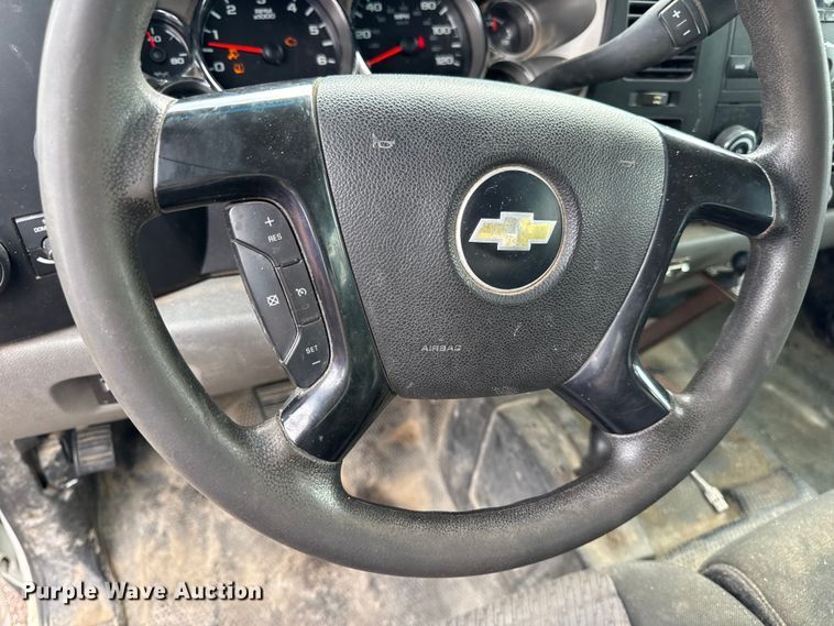 image for item EH7452 2014 Chevrolet Silverado 2500HD Crew Cab pickup truck