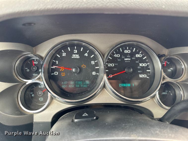 image for item EH7452 2014 Chevrolet Silverado 2500HD Crew Cab pickup truck