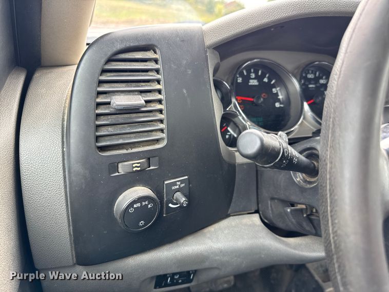 image for item EH7452 2014 Chevrolet Silverado 2500HD Crew Cab pickup truck