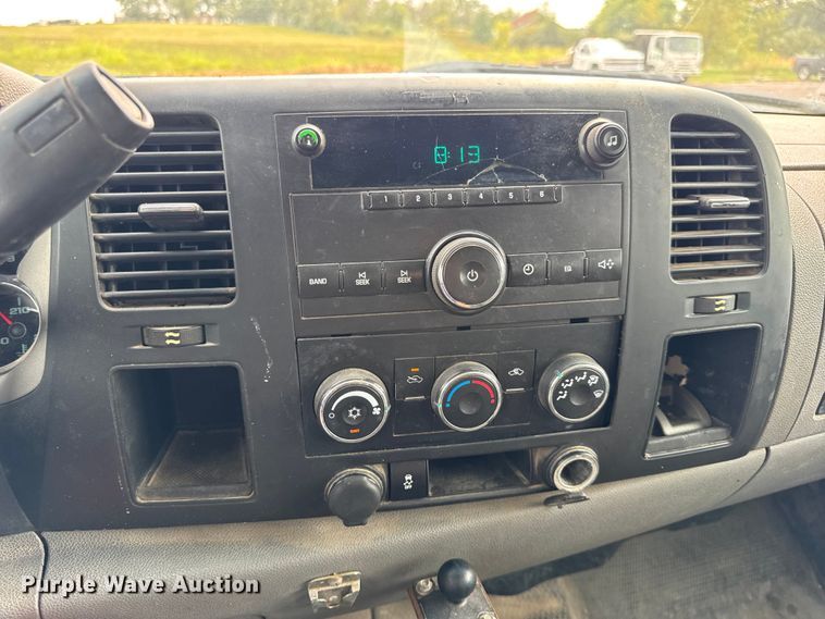 image for item EH7452 2014 Chevrolet Silverado 2500HD Crew Cab pickup truck