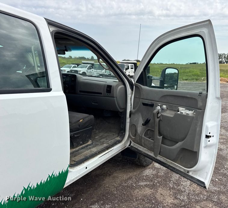 image for item EH7452 2014 Chevrolet Silverado 2500HD Crew Cab pickup truck