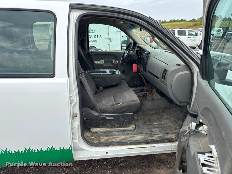 image for item EH7452 2014 Chevrolet Silverado 2500HD Crew Cab pickup truck