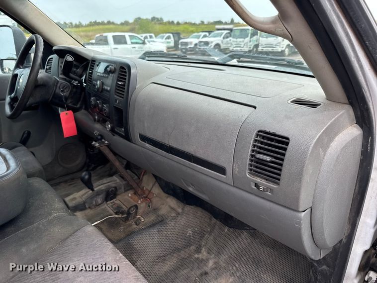 image for item EH7452 2014 Chevrolet Silverado 2500HD Crew Cab pickup truck