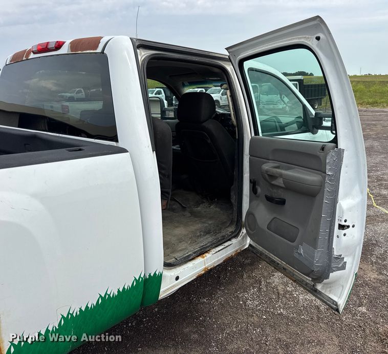 image for item EH7452 2014 Chevrolet Silverado 2500HD Crew Cab pickup truck