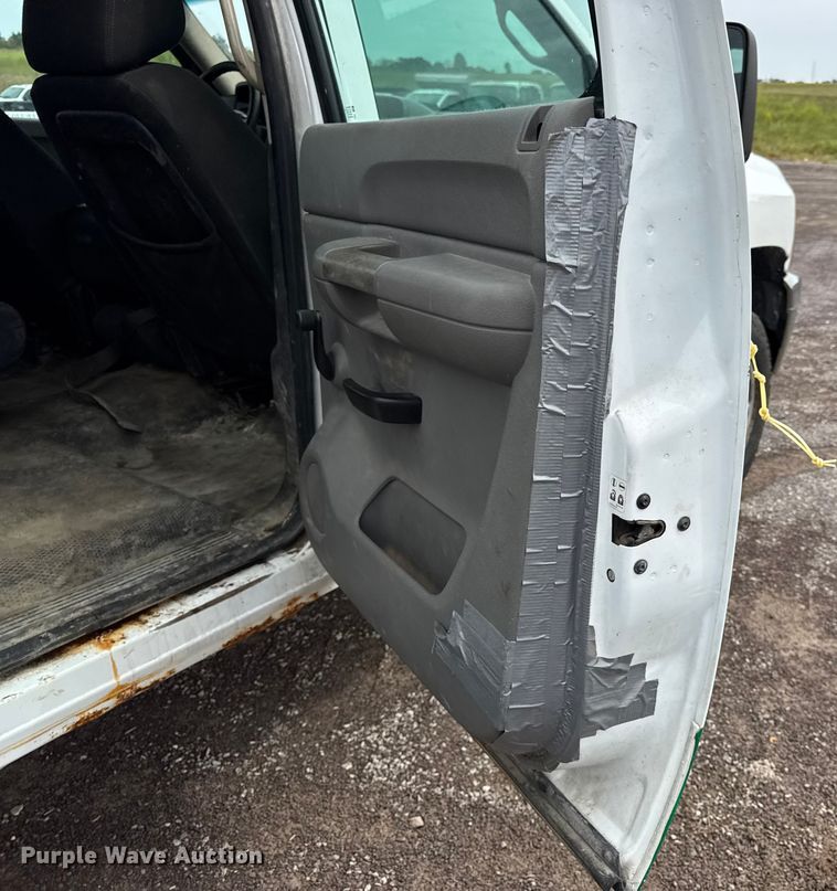 image for item EH7452 2014 Chevrolet Silverado 2500HD Crew Cab pickup truck