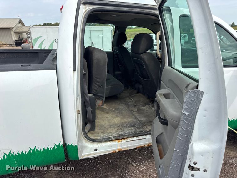 image for item EH7452 2014 Chevrolet Silverado 2500HD Crew Cab pickup truck