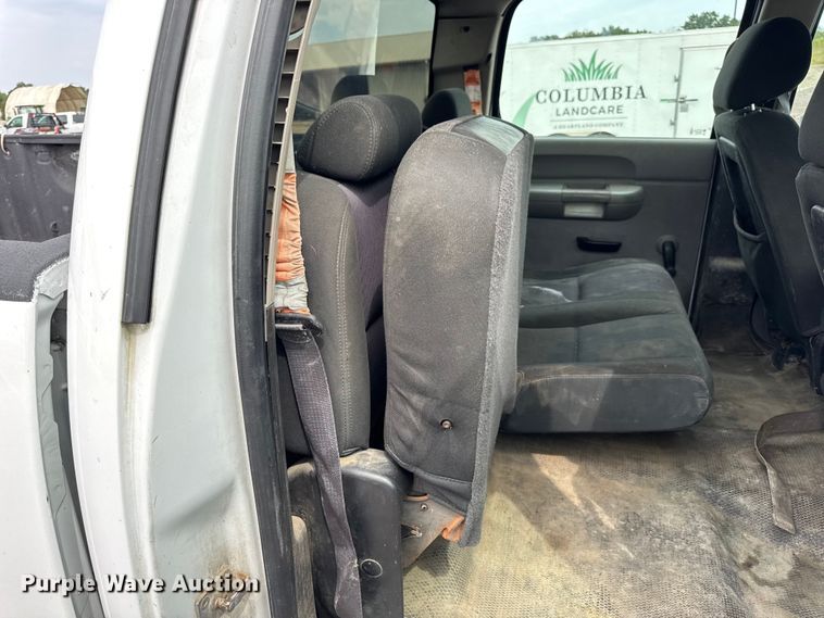 image for item EH7452 2014 Chevrolet Silverado 2500HD Crew Cab pickup truck