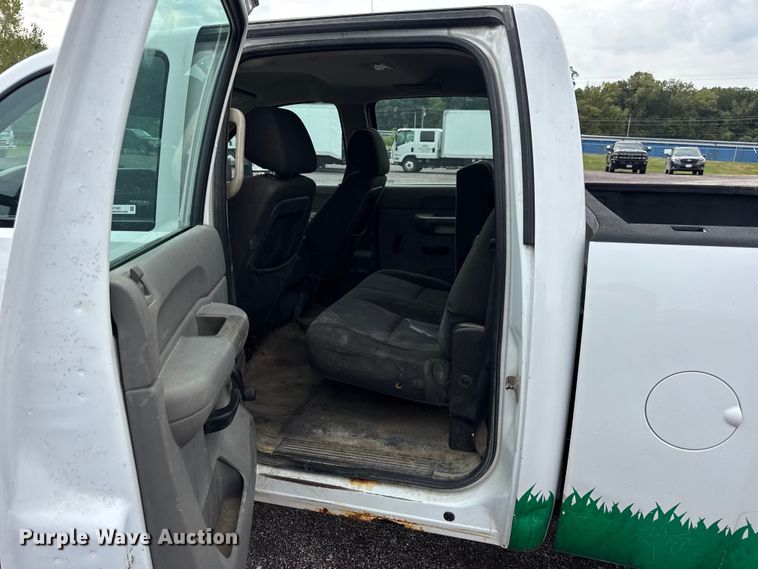 image for item EH7452 2014 Chevrolet Silverado 2500HD Crew Cab pickup truck