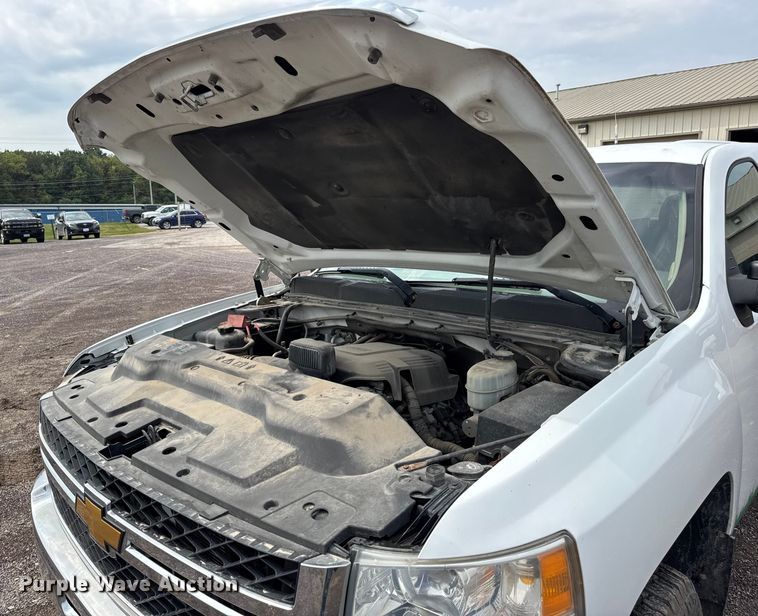 image for item EH7452 2014 Chevrolet Silverado 2500HD Crew Cab pickup truck