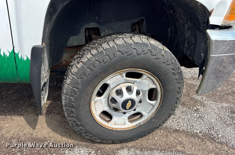 image for item EH7452 2014 Chevrolet Silverado 2500HD Crew Cab pickup truck