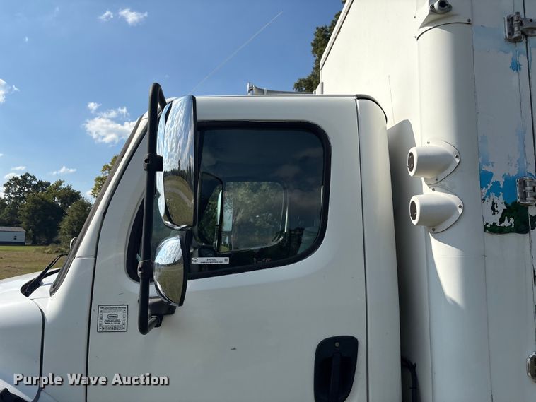 image for item EH7524 2007 Freightliner Business Class M2 refrigerated truck