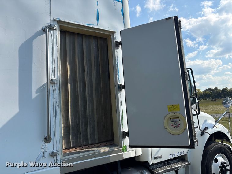 image for item EH7524 2007 Freightliner Business Class M2 refrigerated truck