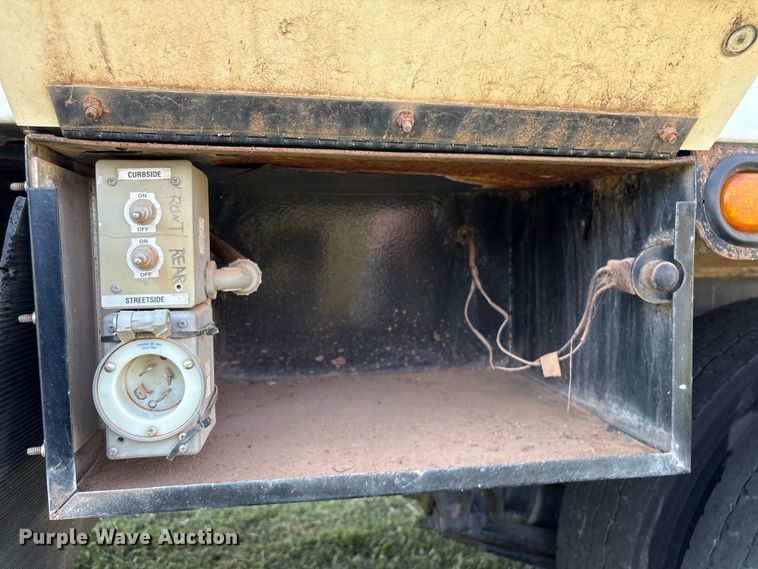 image for item EH7524 2007 Freightliner Business Class M2 refrigerated truck