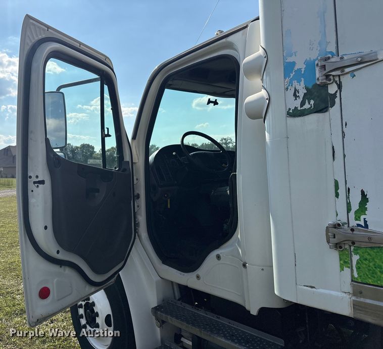 image for item EH7524 2007 Freightliner Business Class M2 refrigerated truck