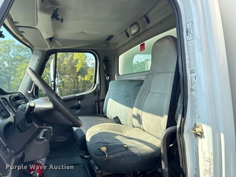 image for item EH7524 2007 Freightliner Business Class M2 refrigerated truck