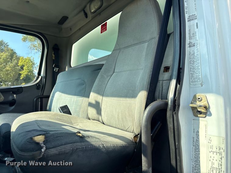 image for item EH7524 2007 Freightliner Business Class M2 refrigerated truck