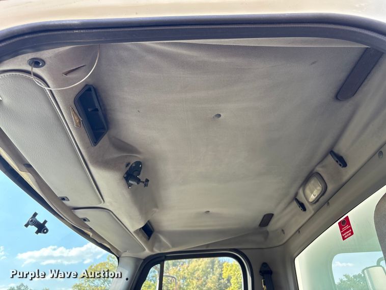 image for item EH7524 2007 Freightliner Business Class M2 refrigerated truck