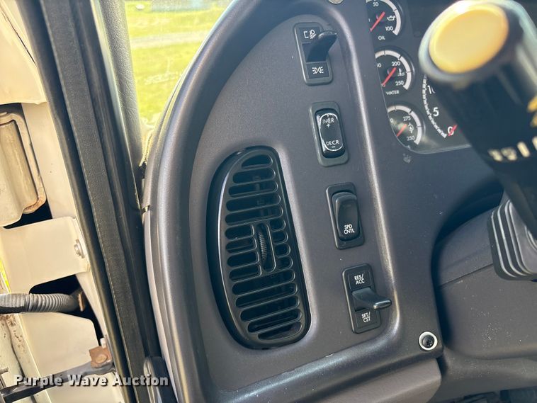 image for item EH7524 2007 Freightliner Business Class M2 refrigerated truck