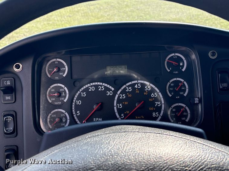 image for item EH7524 2007 Freightliner Business Class M2 refrigerated truck