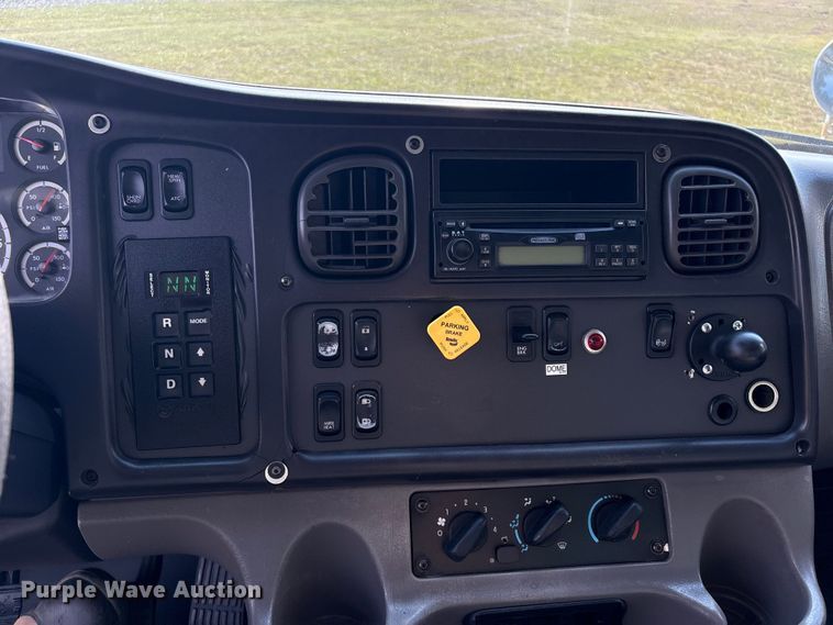 image for item EH7524 2007 Freightliner Business Class M2 refrigerated truck