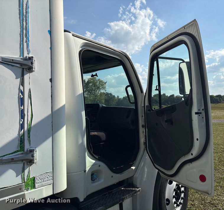 image for item EH7524 2007 Freightliner Business Class M2 refrigerated truck