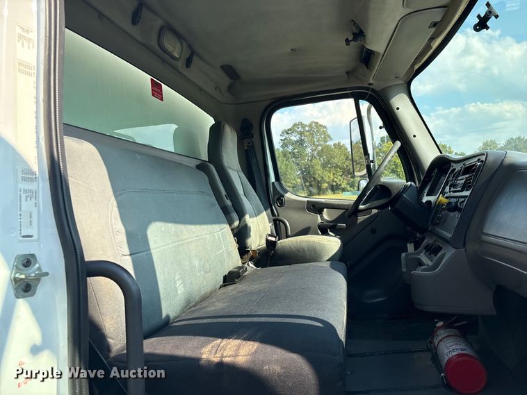 image for item EH7524 2007 Freightliner Business Class M2 refrigerated truck