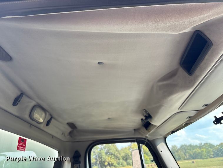 image for item EH7524 2007 Freightliner Business Class M2 refrigerated truck