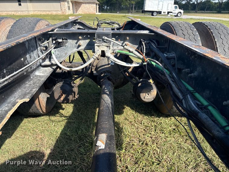 image for item EH7525 2002 International MA025 truck cab and chassis