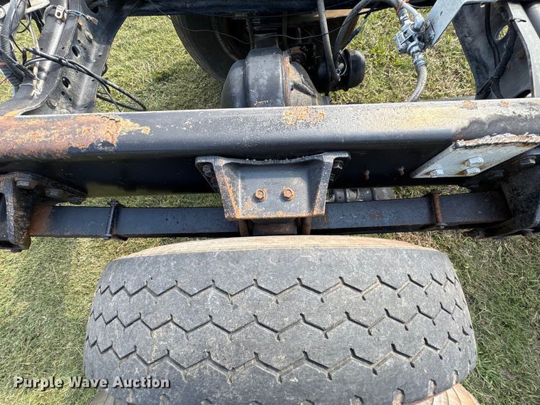 image for item EH7525 2002 International MA025 truck cab and chassis