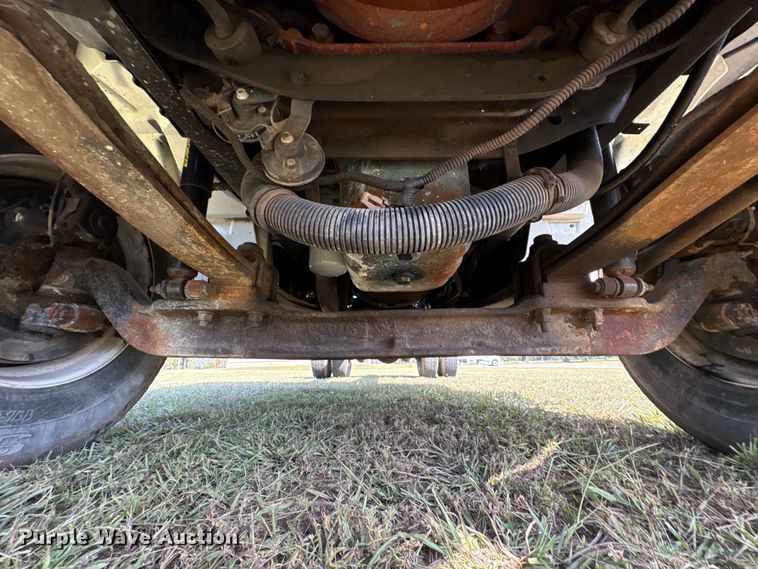 image for item EH7525 2002 International MA025 truck cab and chassis